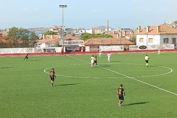 Hüsnü Uğural Stadı - Resim 8