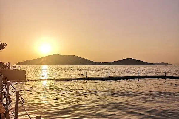 OLİMPİA ADA BEACH - Resim 20