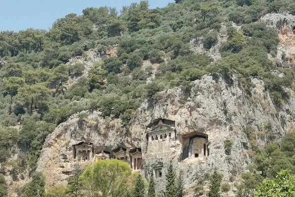 Deliklikaya Köyü Mezarlığı - Resim 1