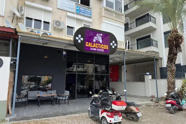 GALACTICOS GAME HOUSE - Resim 6