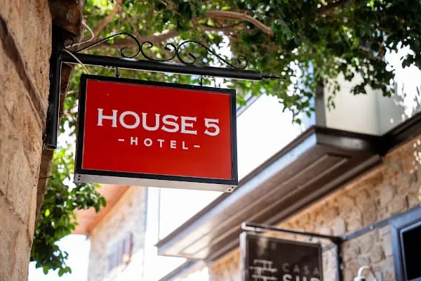 House 5 Hotel - Resim 9