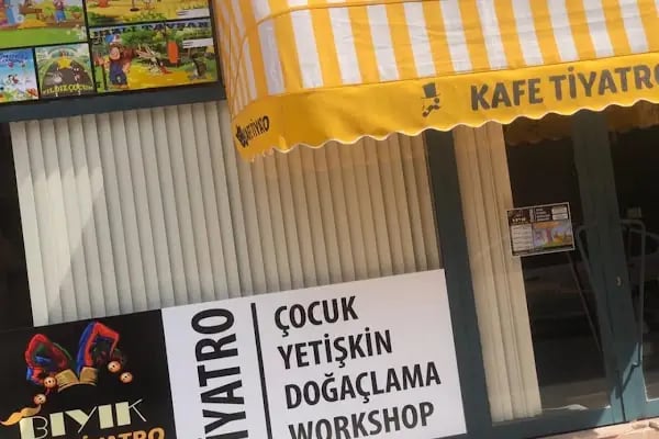 Bıyık Tiyatro Kafe ve Restoran - Resim 2