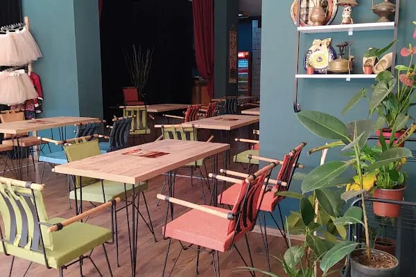 Bıyık Tiyatro Kafe ve Restoran - Resim 1