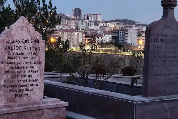 Solfasol Mezarlığı - Resim 1