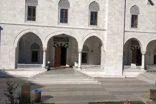 Ulus İtfaiye Meydanı Camisi - Resim 12