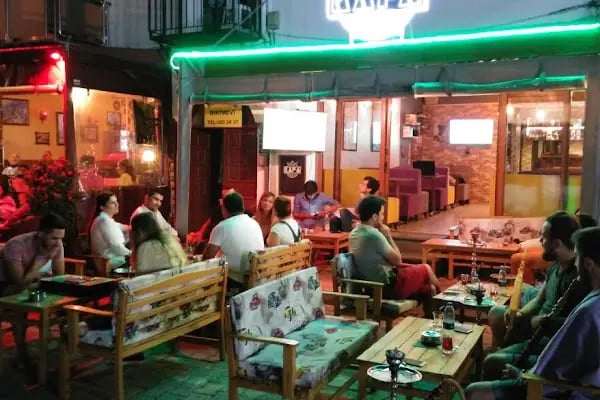 Vinifera Wine House &amp; Cafe - Resim 4