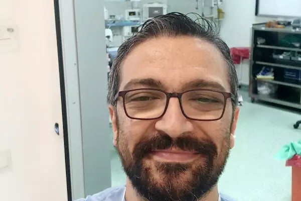 Op.Dr. Hüseyin Emre Akdeniz - Resim 3