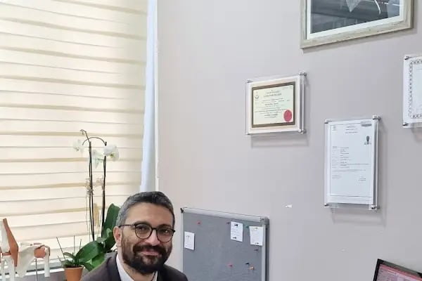 Op.Dr. Hüseyin Emre Akdeniz - Resim 2