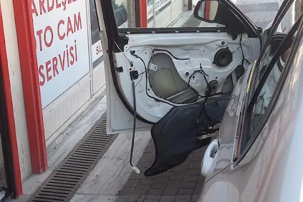 Kardeşler Oto Cam Servisi - Resim 19