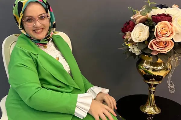 Dişhekimi Elif Kınalı Yurdakul - Resim 1