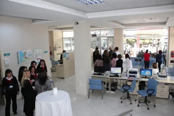 Alsancak Ağız ve Diş Sağlığı Merkezi Bayraklı Polikliniği - Resim 4