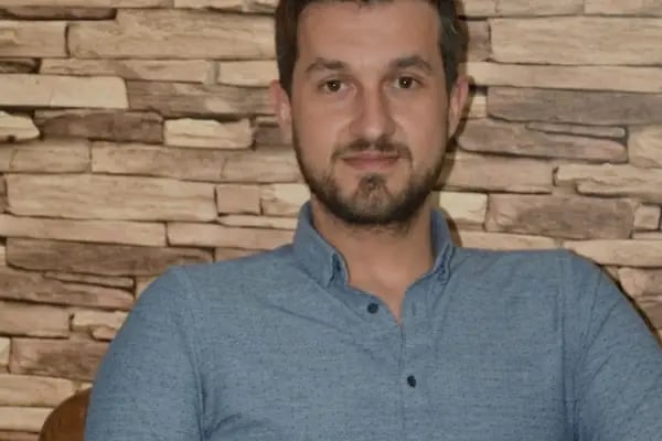 Uzm. Kl. Psk. Remzi Kourt - Resim 1