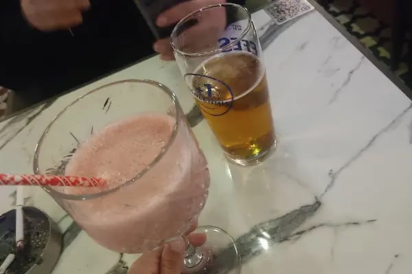 Bezin cafe - Resim 1