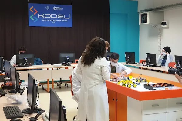 Karşıyaka Tüpraş Mesleki ve Teknik Anadolu Lisesi - Resim 9