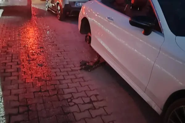 ŞÜKRÜ OTO LASTİK TAMİR SÖKME LASTİK TAKMA YOL YARDIM BODRUM - Resim 11