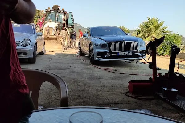 ŞÜKRÜ OTO LASTİK TAMİR SÖKME LASTİK TAKMA YOL YARDIM BODRUM - Resim 2