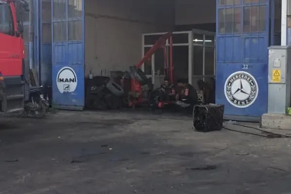 HM Man-mercedes-benz Servis - Resim 3