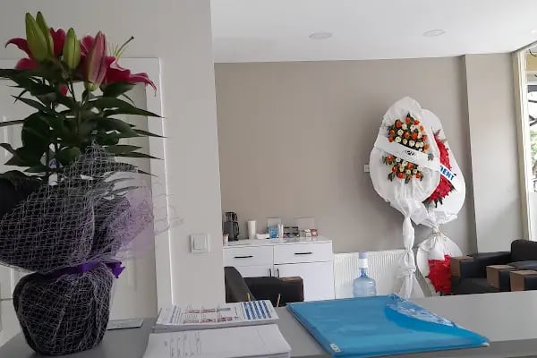 ELADENT Ağız ve Diş Sağlığı Polikliniği - Resim 1