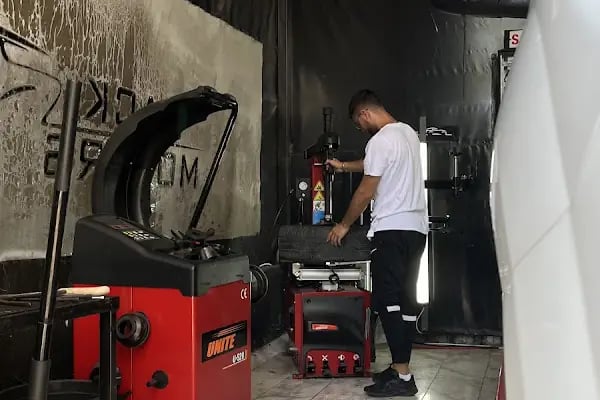 Mack Motors Oto Lastik ve Oto Yıkama - Resim 14