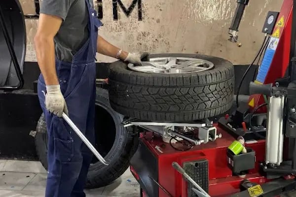 Mack Motors Oto Lastik ve Oto Yıkama - Resim 16