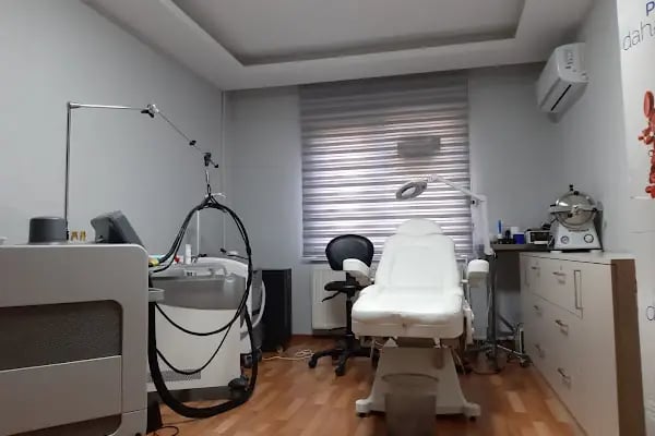 Doç. Dr. Tarık Çavuşoğlu | Vaser Liposuction, Yağ Aldırma, Kalça Estetiği - Resim 1