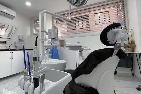 Dentey Klinik Ağız ve Diş Sağlığı Polikliniği - Resim 2