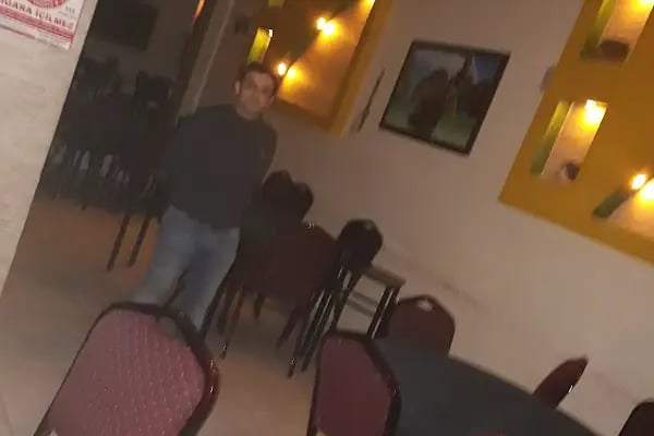 Black &amp; White Cafe - Resim 10