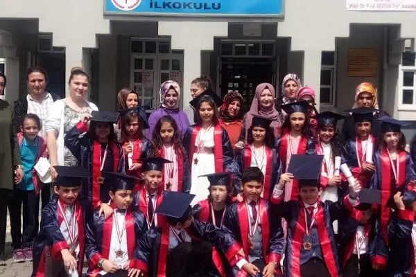 Vali cahit bayar ilköğretim okulu - Resim 1