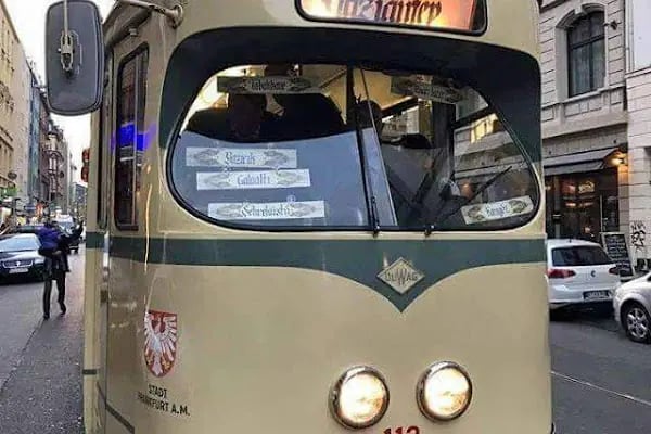 İbni Sina Tramvay Durağı - Resim 12