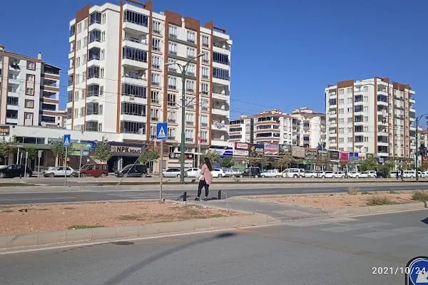 İbni Sina Tramvay Durağı - Resim 15