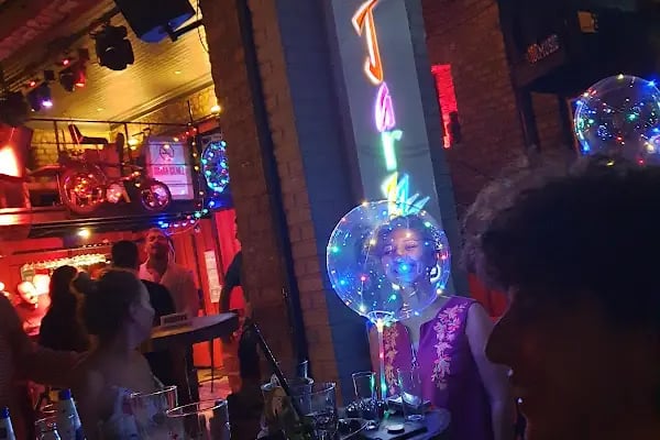 CRAZY BOWLİNG &amp; KARAOKE &amp; BİLARDO - Resim 17