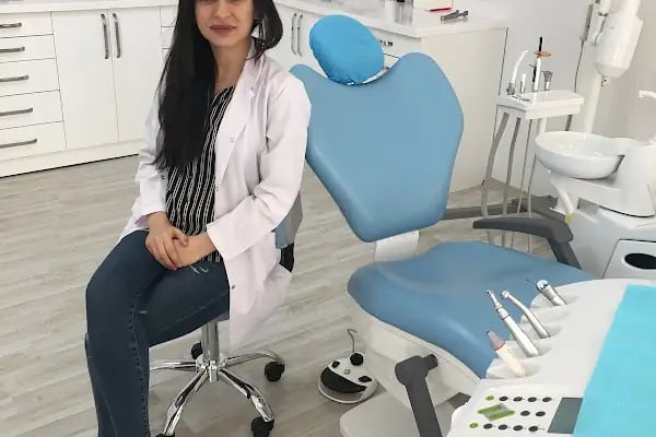 Diş Hekimi Tuğçe ÖZKAN - Elmalı Dent Diş Polikliniği - Resim 3