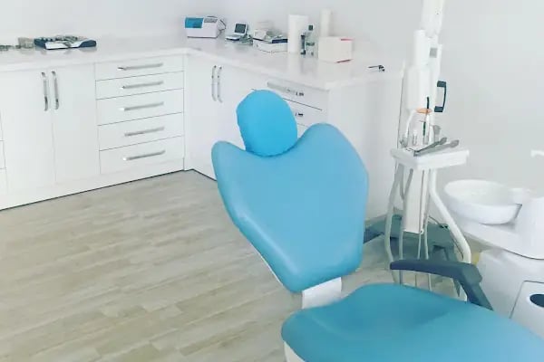 Diş Hekimi Tuğçe ÖZKAN - Elmalı Dent Diş Polikliniği - Resim 6