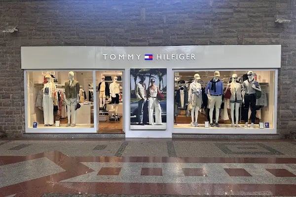 Tommy Hilfiger - Resim 18
