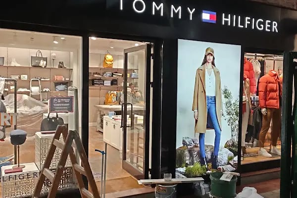 Tommy Hilfiger - Resim 12