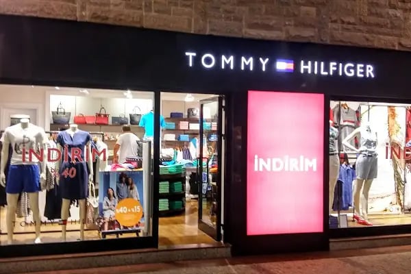 Tommy Hilfiger - Resim 15