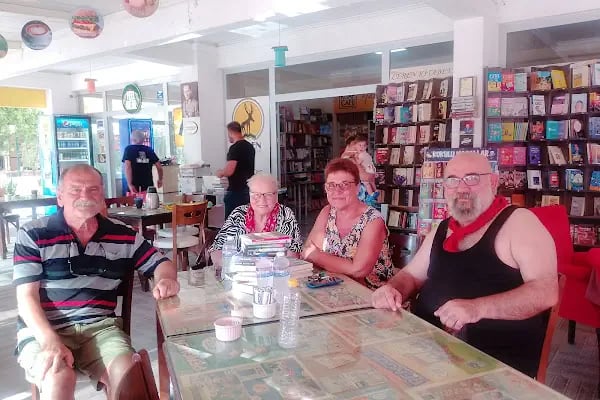 Ceren Kitap Cafe Bistro - Resim 8