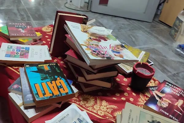 Ceren Kitap Cafe Bistro - Resim 14