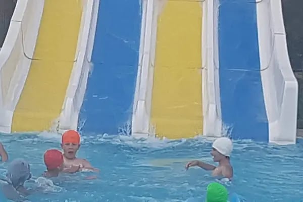 Karapürçek Yüzme Havuzu - Resim 12