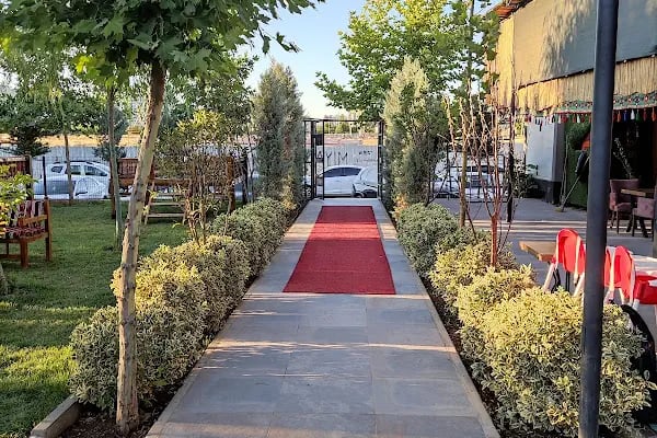 QENDALL'S LOUNGE CAFE &amp; RESTAURANT - Resim 12