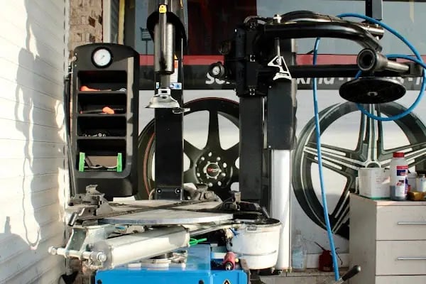 ABGÜÇLÜ Oto Lastik Jant Akü Madeni Yağ Balata Değişimi Yol Yardım - Resim 14