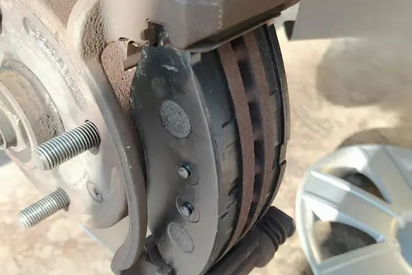 ABGÜÇLÜ Oto Lastik Jant Akü Madeni Yağ Balata Değişimi Yol Yardım - Resim 17