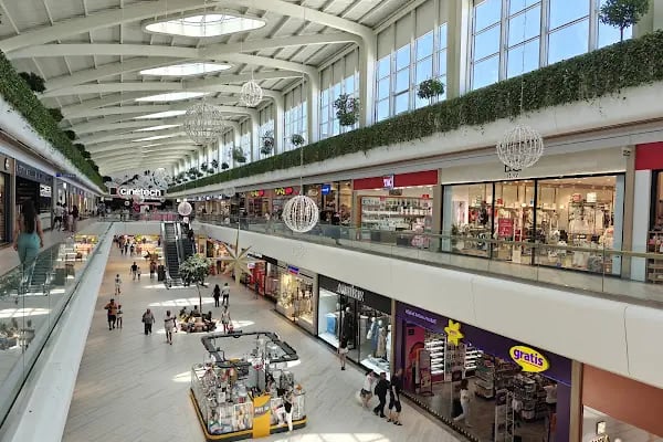 Deepo Outlet Center - Resim 9