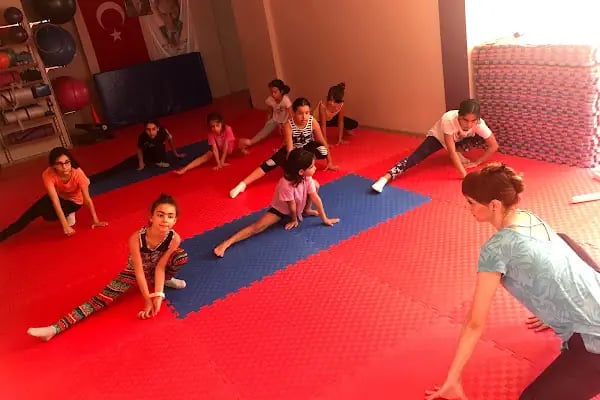 Çi-Yo Çiçek Yolcu Spor Kulübü Bayanlara ve Çocuklara Spor - Resim 3