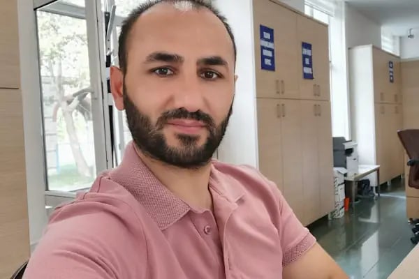 İzmir saç ekim merkezi Maxhaırclınıc Saç Ekim İzmir - Resim 1