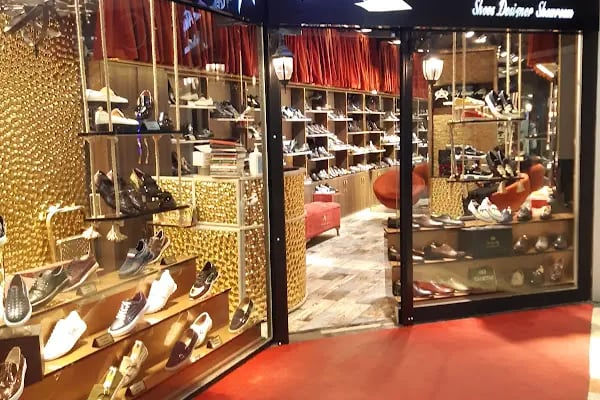 By onur ateş showroom - Resim 1