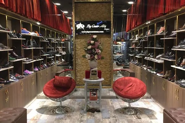 By onur ateş showroom - Resim 3