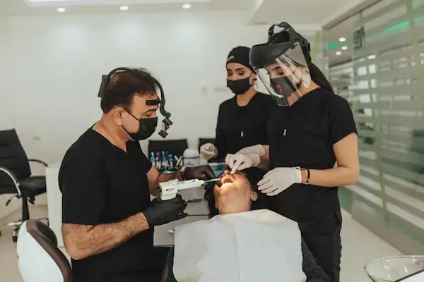 Dr. Vecdi Bulut Dental Klinik - Resim 11