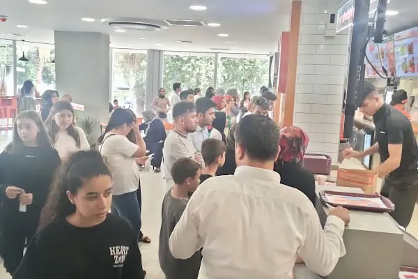 Burger King - Nizip Mustafa Kökmen Bulvarı Şubesi - Resim 6
