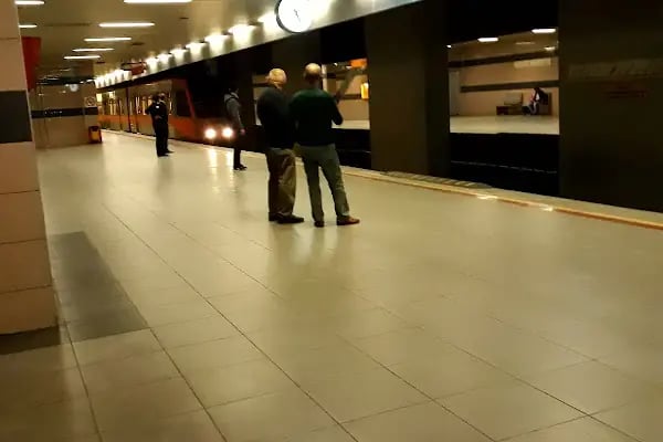 Valilik Metro İstasyonu - Resim 3